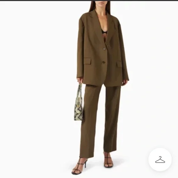 The Frankie Shop
Brown Bea Straight-leg. Size XS L 23" Cropped - Picture 4 of 17